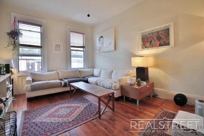 Foto del edificio - Spacious 1.5 BED in Bushwick/East Williams...