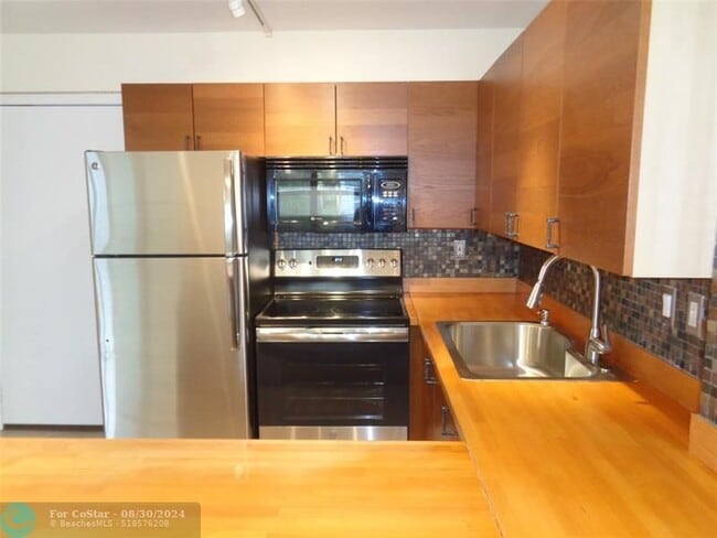 Building Photo - 3000 N Ocean Blvd