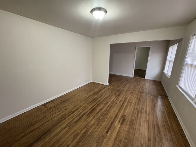 Foto del edificio - 5708 N Detroit Ave