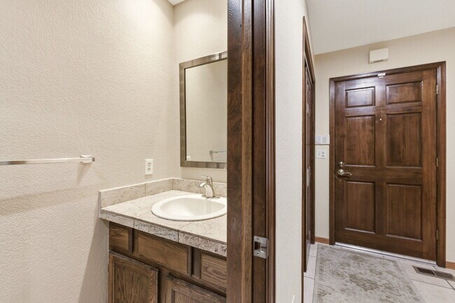 Building Photo - Single-Family Home in Near-Perfect Condition | 931 square foot 3-Car Garage!! | Covered Patio | L...