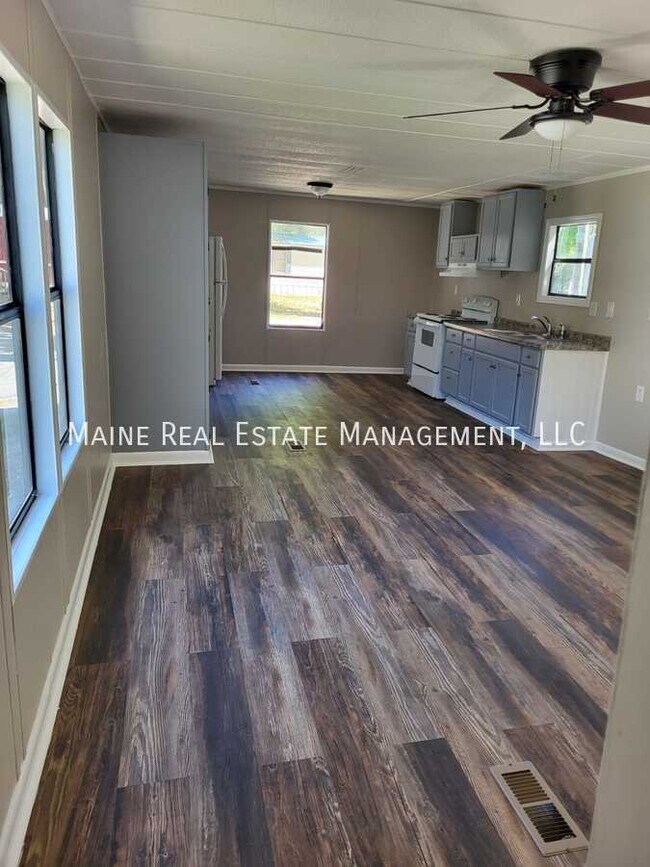 Building Photo - 705 Robarts Rd