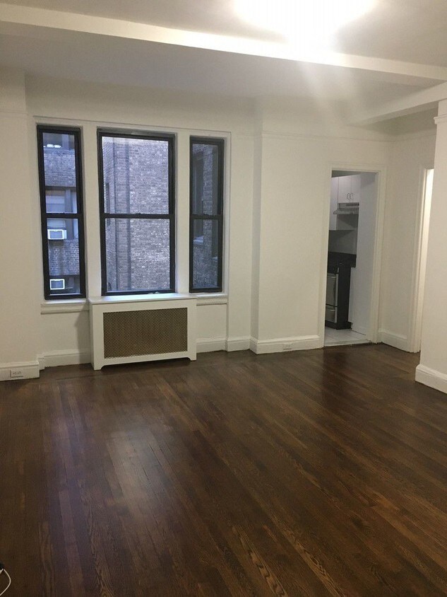 Primary Photo - 130 E 45th St
