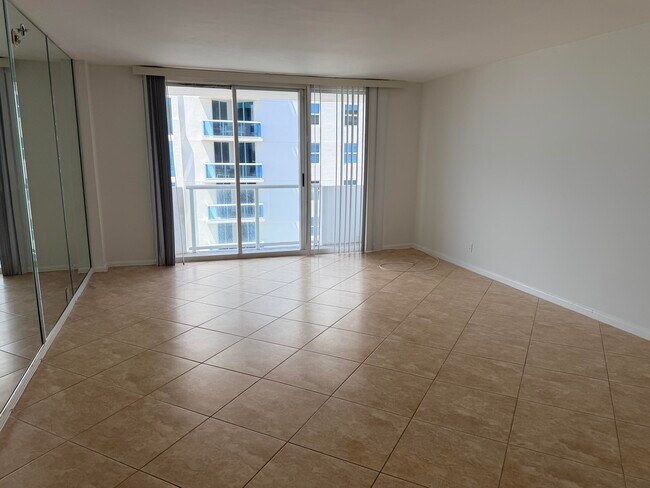 Foto del edificio - 9195 Collins Ave