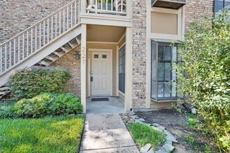 Building Photo - 1311 Antoine Dr