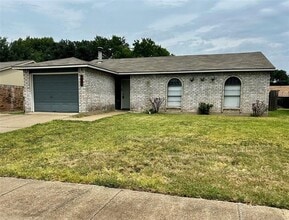 Building Photo - 7445 Sandhurst Ln S