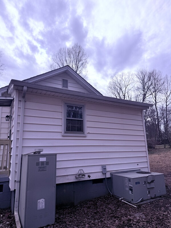 Building Photo - 537 Robertson St