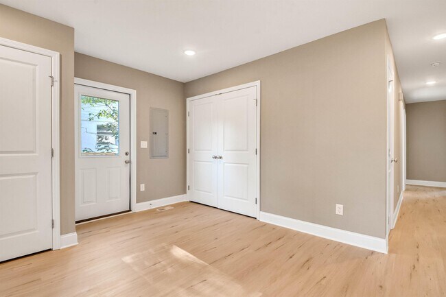 Building Photo - 2419 13th Ave