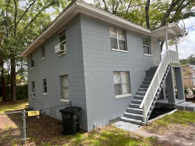Building Photo - 1325 W 25th St