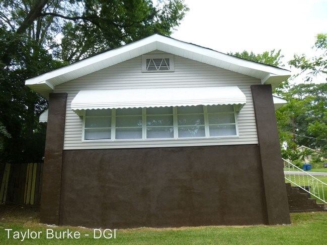 Foto del edificio - 3 br, 1 bath House - 600 9th Avenue