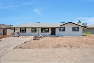 Building Photo - 924 E Wesleyan Dr