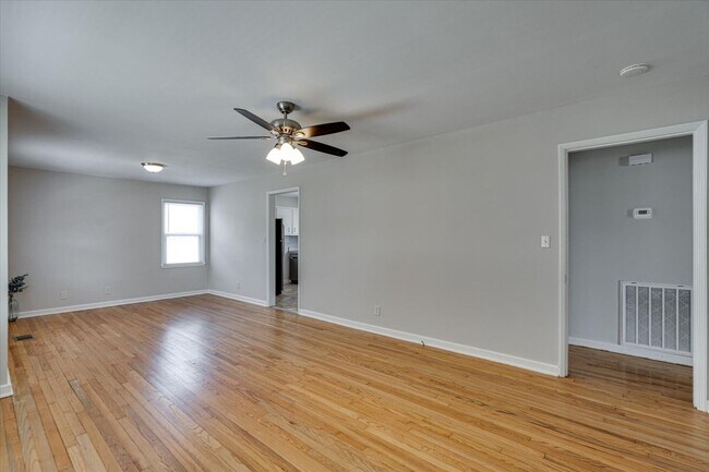 Photo - 3 BR 1 BA for Rent - 37415 House