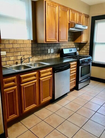 Foto del edificio - 6642 S Troy St