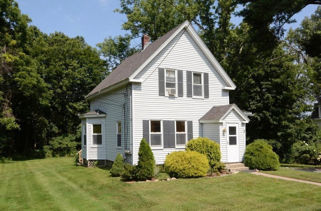 Primary Photo - 26 E Main St