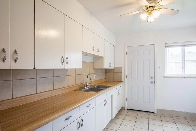 Building Photo - Great one bed / one bath in south Denver f...