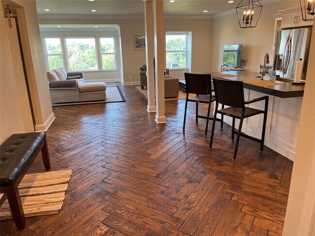 Foto del edificio - 1114 Sherwood Ln