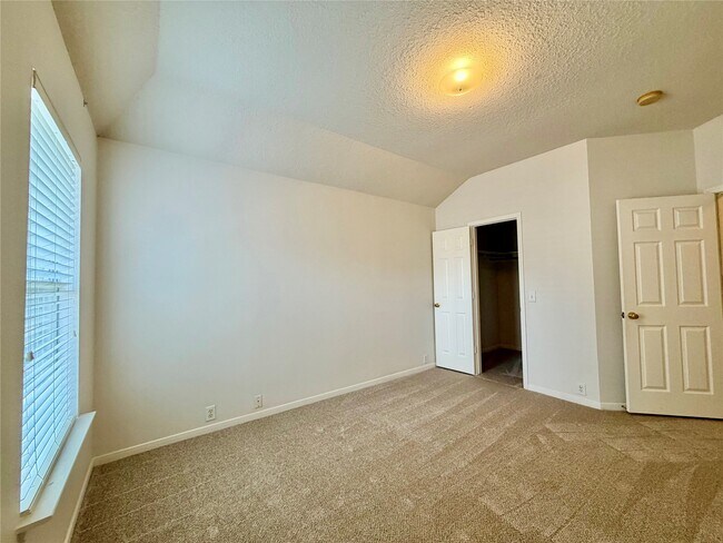 Building Photo - 7426 Maple Run Dr