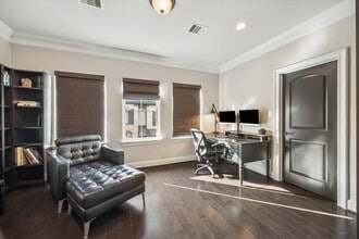 Building Photo - 618 Pink Azalea Trail