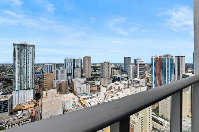 Foto del edificio - 151 SE 1st St