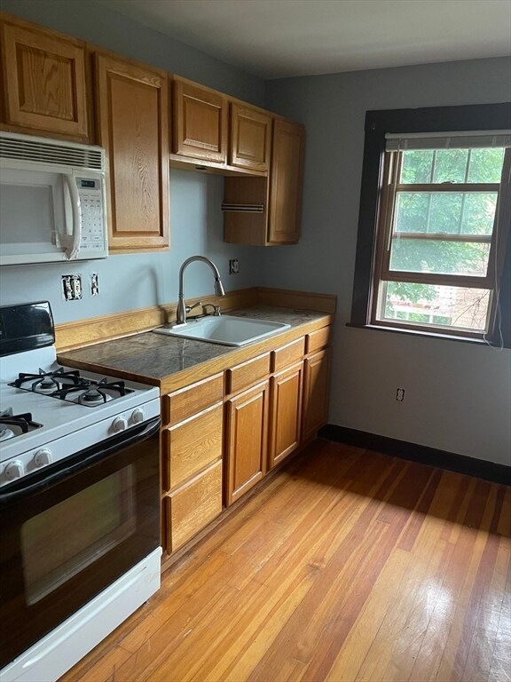 Building Photo - 148 Winsor Ave