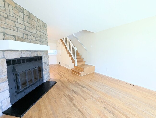 Building Photo - 2 Bedroom in Great Location