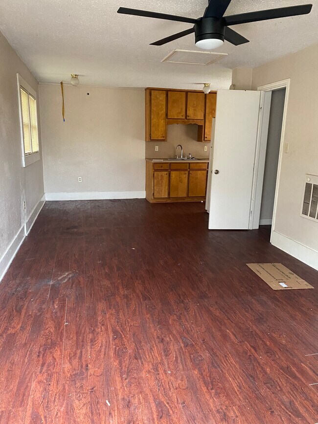 Building Photo - 512 Ross Dr