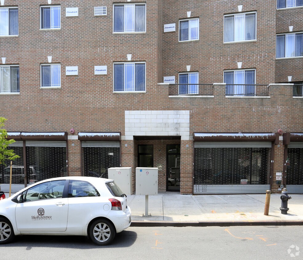 Building Photo - 1371 Herschell St