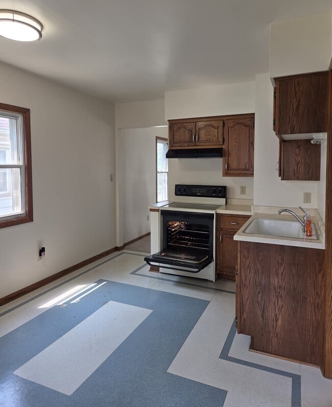 Building Photo - 2206 S 56th St