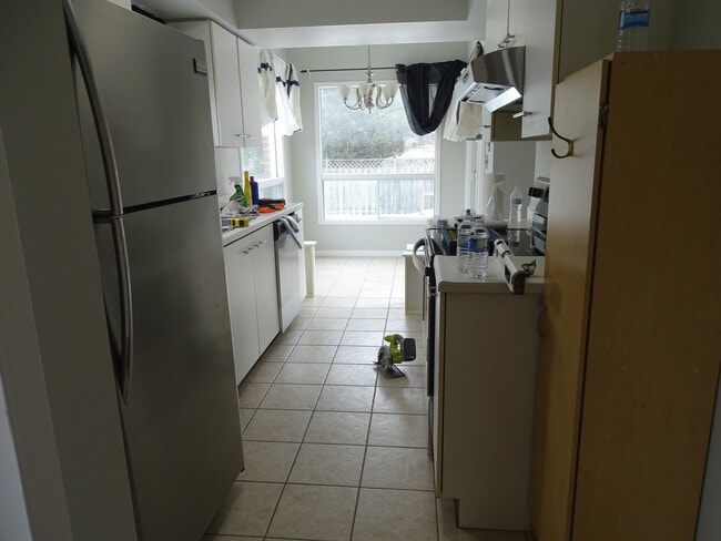 Building Photo - 899 Muirfield Crescent