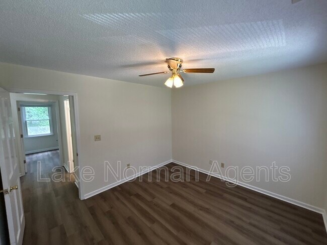 Foto del edificio - 4709 Grassy Creek Rd