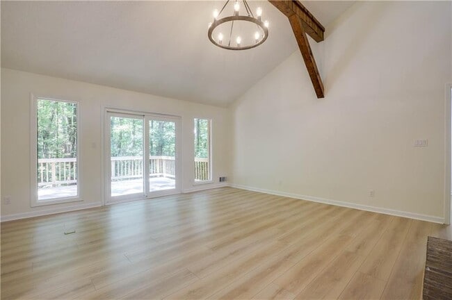 Building Photo - 765 Spring Valley Dr