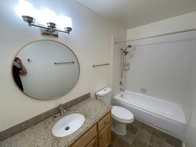 Bathroom - 940 Kiely Blvd