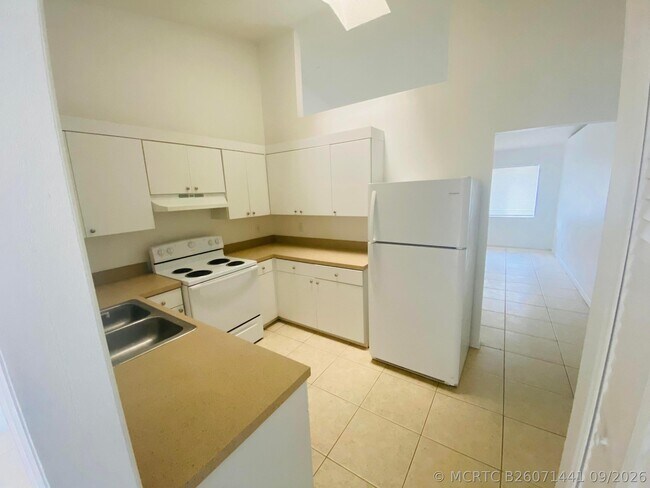 Foto del edificio - 1661 SE Lennard Rd