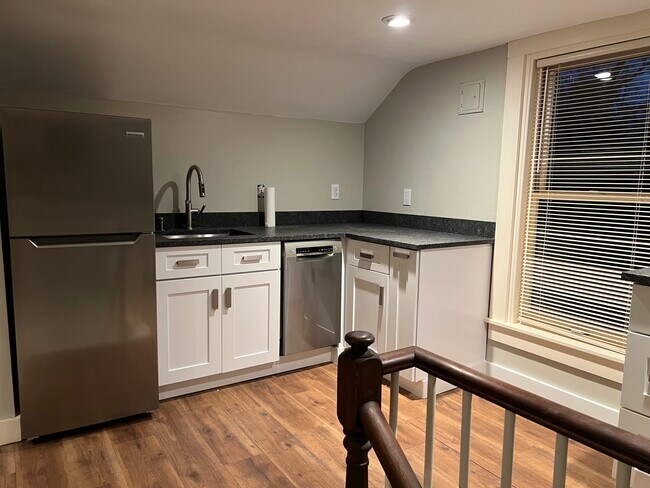 Building Photo - 955 Woodbury Ave