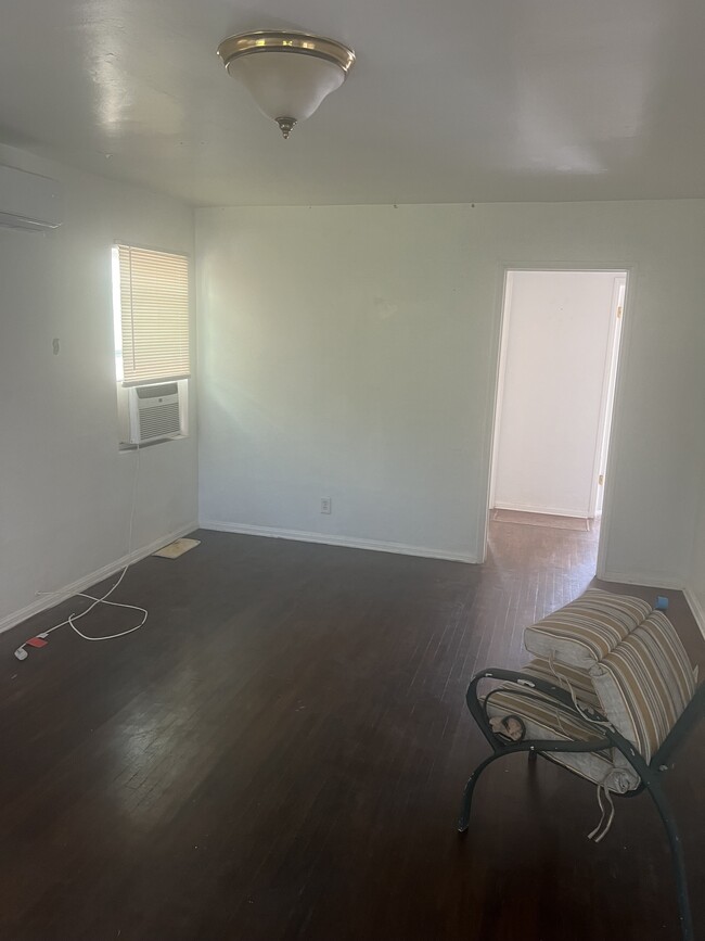 Building Photo - 2575 S Barrington Ave