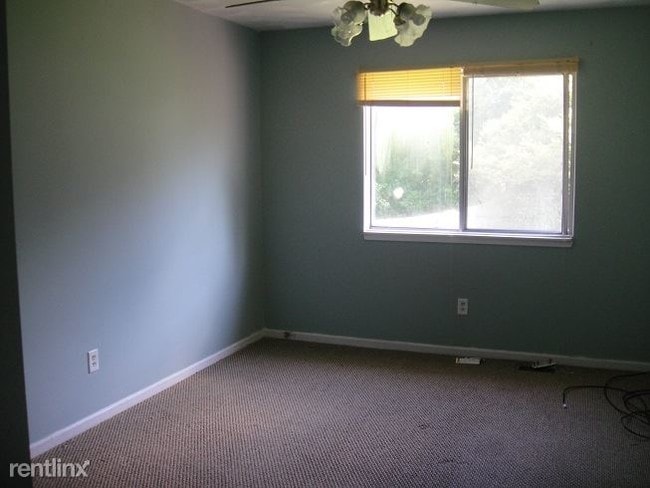Building Photo - 2 br, 1 bath Duplex - 708 Armstrong Rd