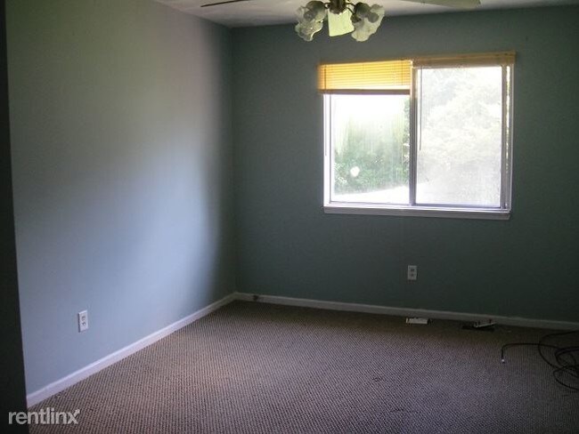 Foto del edificio - 2 br, 1 bath Duplex - 708 Armstrong Rd