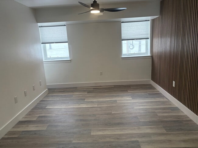 Building Photo - 150 N Main St