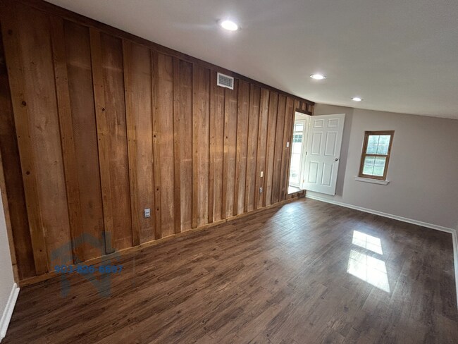 Building Photo - 73 3336