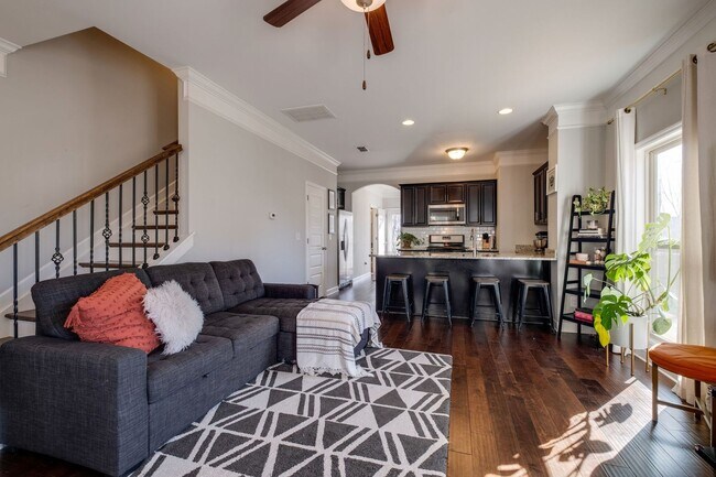 Building Photo - Nicely Appointed 3 Bedroom, 3 bath townhome