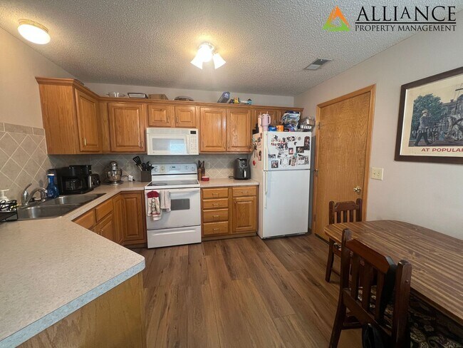 Foto del edificio - Nice Duplex on East Side!