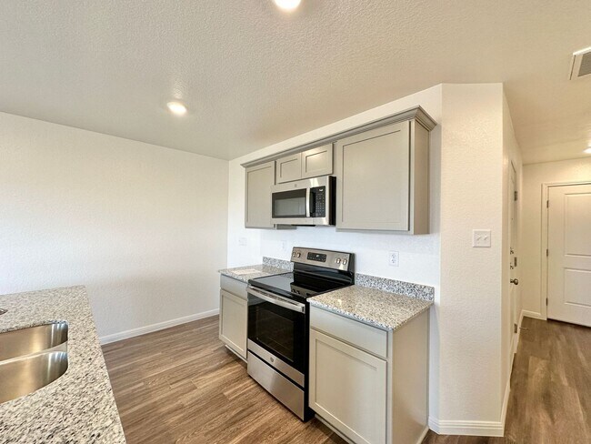 Building Photo - 5913 Betty Lou Dr