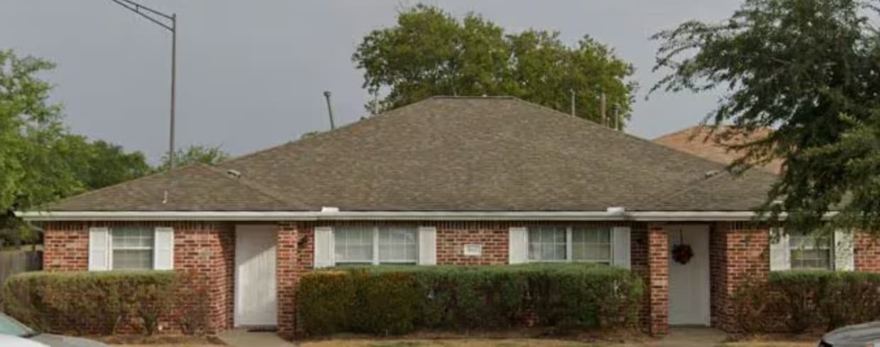 Primary Photo - 1802 Sara Dr