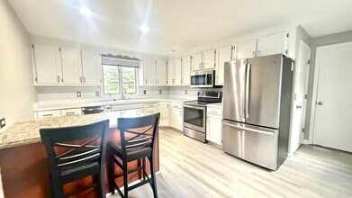 Building Photo - 20 Arthur Dr