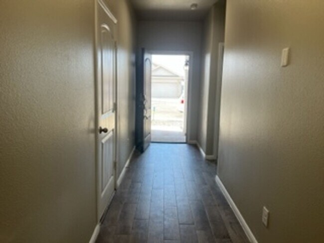 Foto del edificio - For Lease - 1605 Camden Court - Odessa, TX