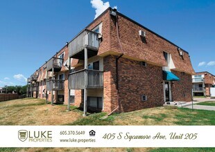 Building Photo - 405 S Sycamore Ave
