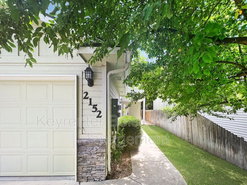 Foto principal - 2152 S Dorothy Ave