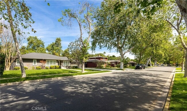 Building Photo - 933 W Riviera Dr