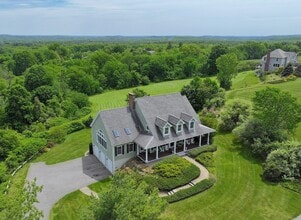 Building Photo - 63 Skyfields Dr