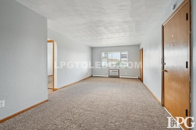 Building Photo - 3330 Arlington Ave