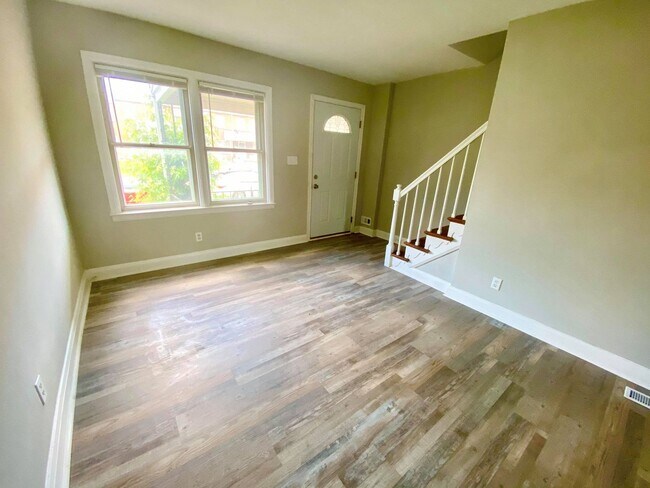 Foto del edificio - Updated 2-Bedroom Bayview Home - Walk to H...